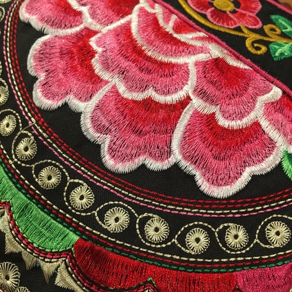 Artesanal Peruvian Embroidered Purse Made in Peru - Picture 2 of 4